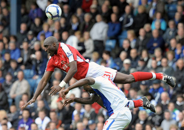 并在困难时 并在困难时